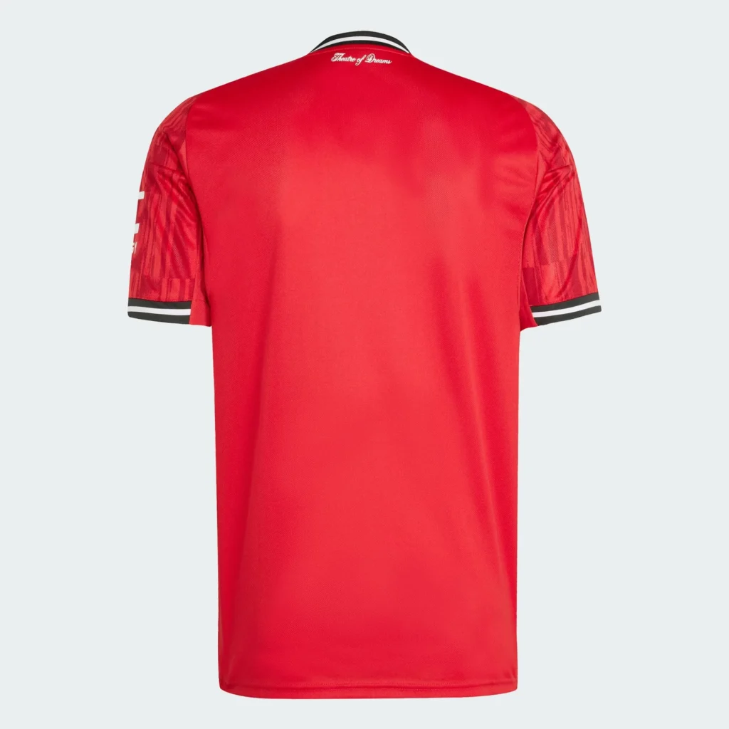 Camisa do Manchester United 2025-26 homenageia Old Trafford