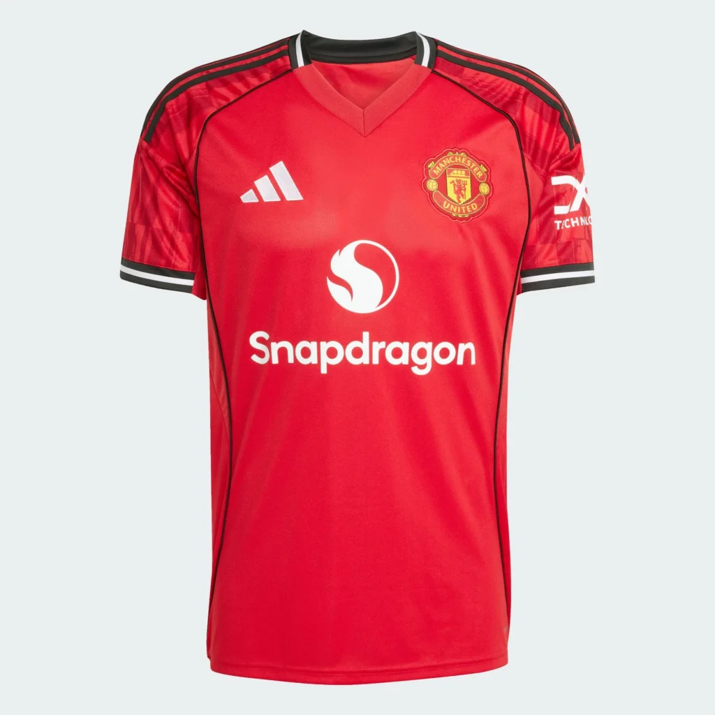 Camisa do Manchester United 2025-26 homenageia Old Trafford