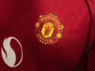 Camisa do Manchester United 2025-26 homenageia Old Trafford