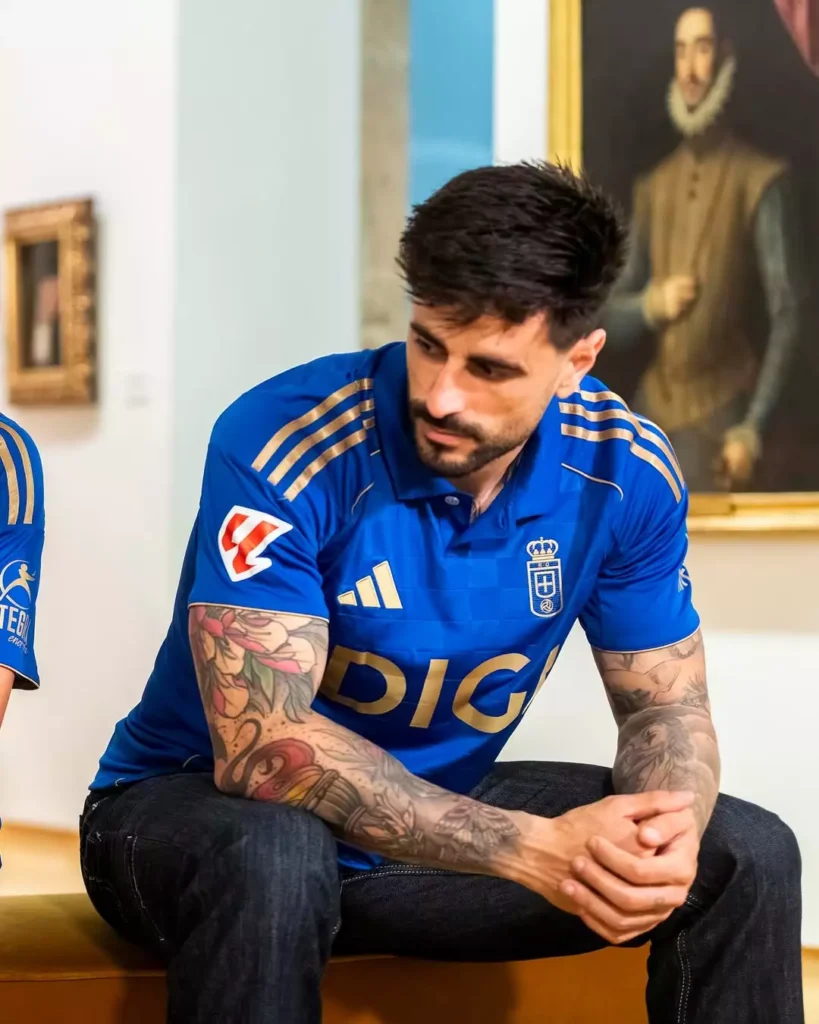 Camisa do Real Oviedo 2025-26 celebra centenário com estilo