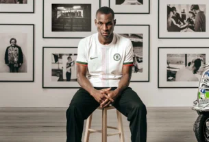 Camisa reserva do Chelsea FC 2025-2026 une tradição e estilo
