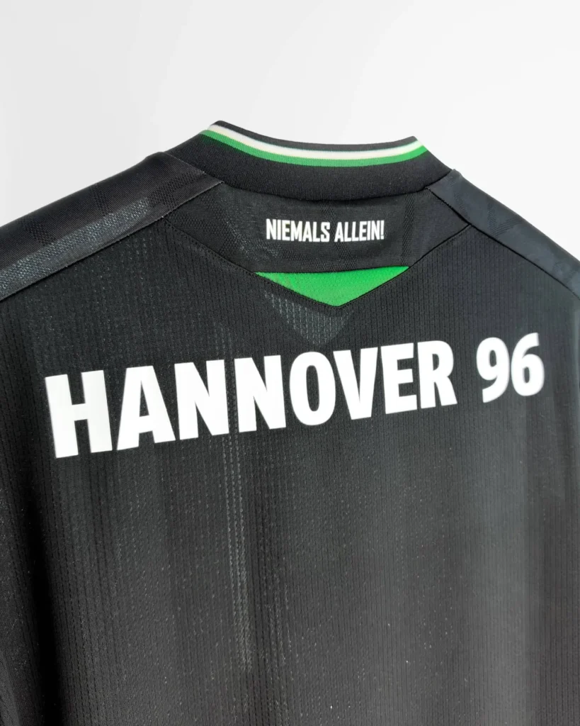 Camisa reserva do Hannover 96 2025-2026 une estilo e mensagem social