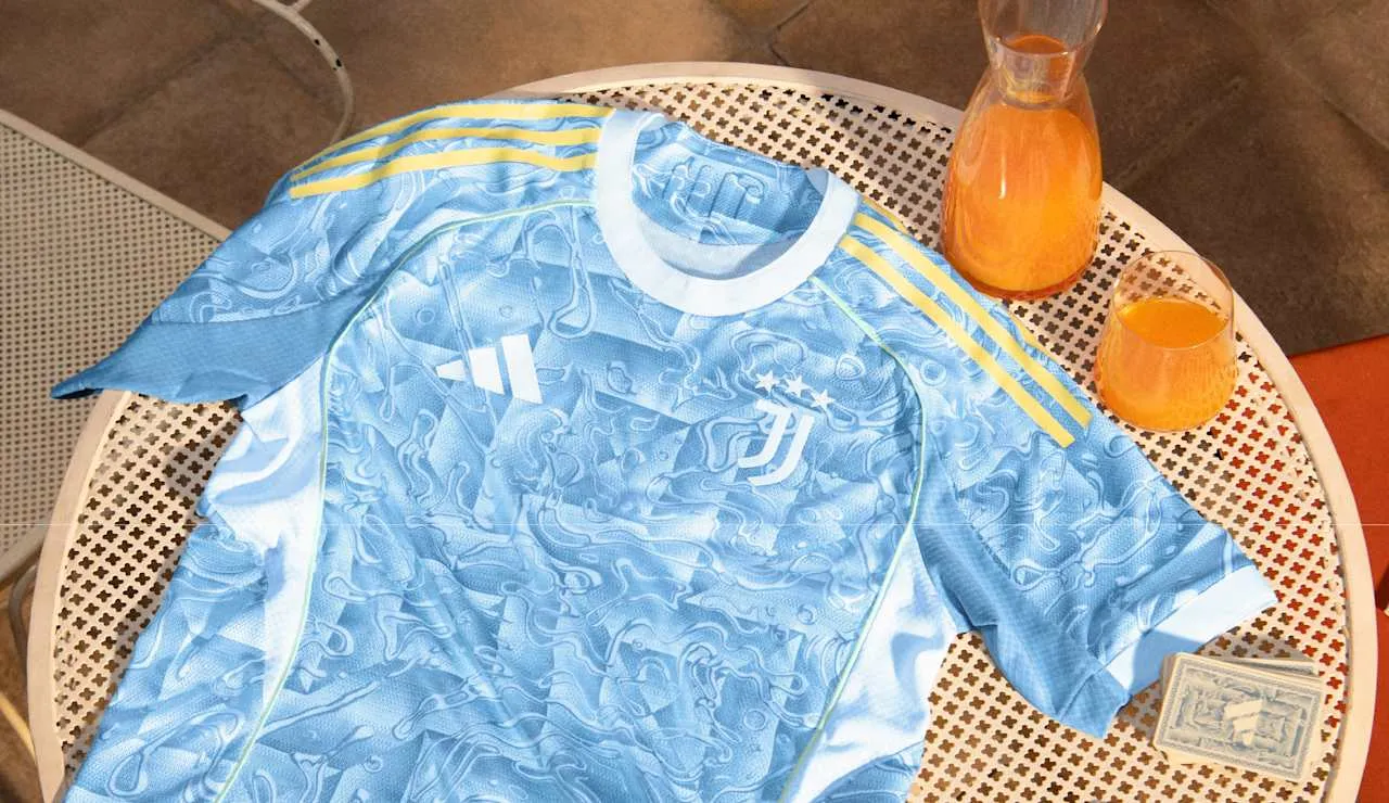Camisa reserva da Juventus 2025-2026 é um mergulho no verão italiano