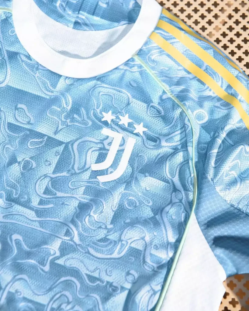 Camisa reserva da Juventus 2025-2026 é um mergulho no verão italiano