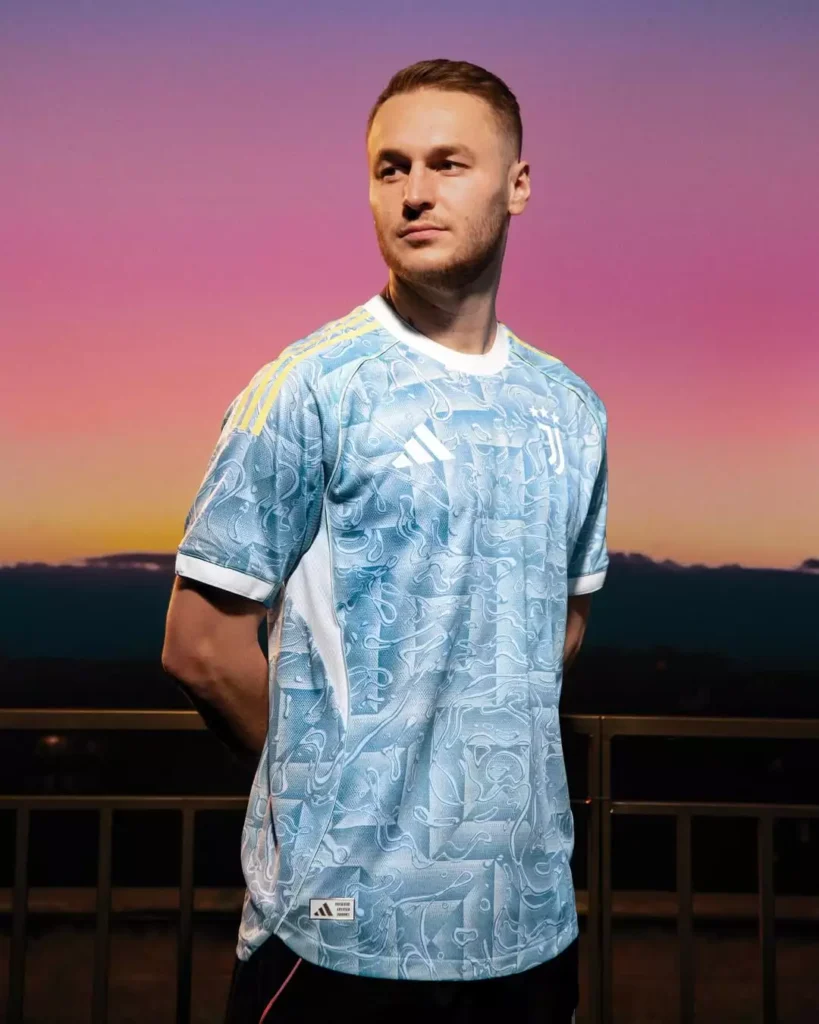 Camisa reserva da Juventus 2025-2026 é um mergulho no verão italiano