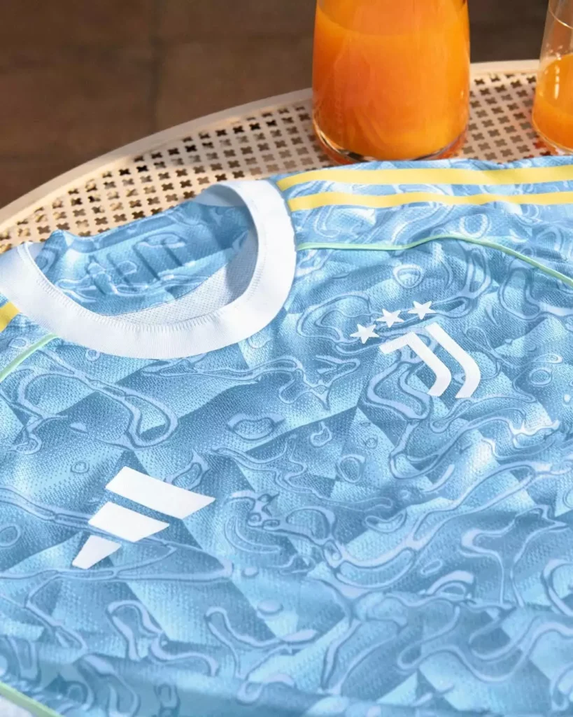 Camisa reserva da Juventus 2025-2026 é um mergulho no verão italiano