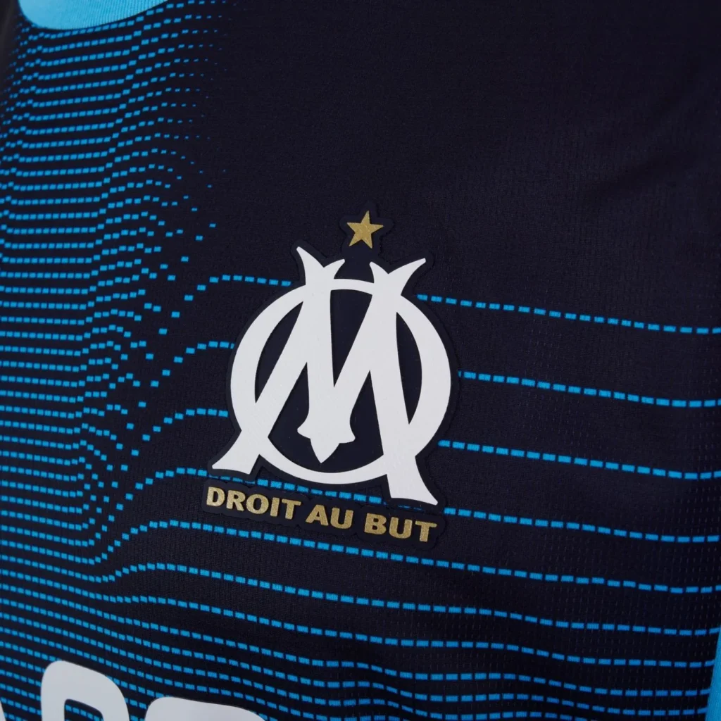Camisa reserva do Olympique de Marseille 2025-2026 celebra sua torcida