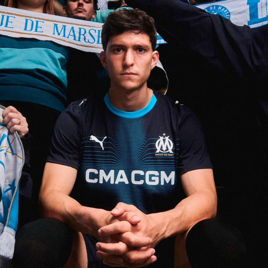 Camisa reserva do Olympique de Marseille 2025-2026 celebra sua torcida