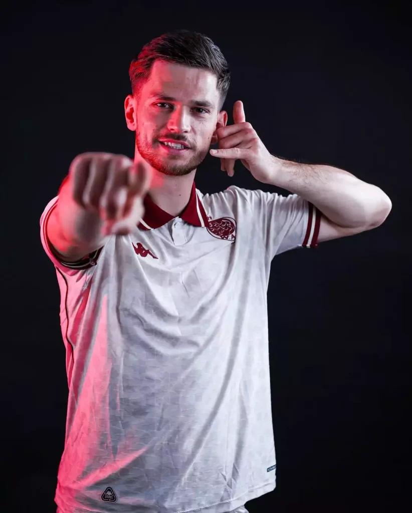 Nova camisa reserva do Wydad Casablanca 2025-2026 é revelada