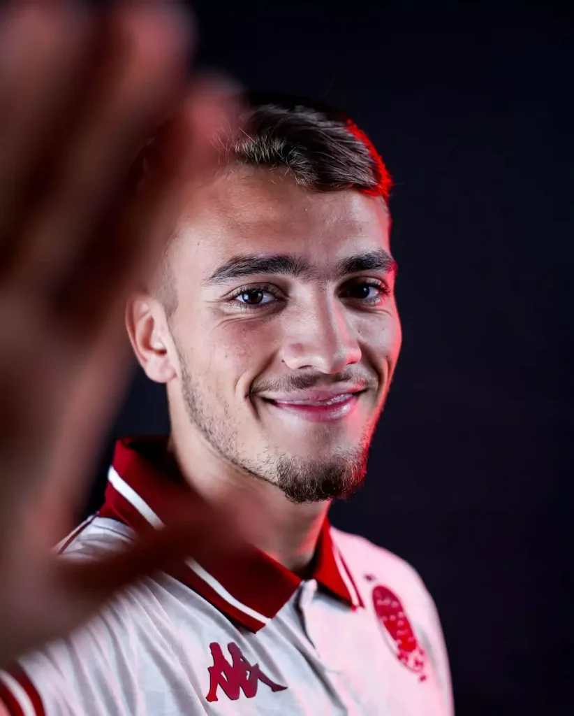 Nova camisa reserva do Wydad Casablanca 2025-2026 é revelada