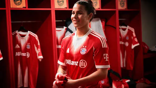 Camisa titular do Bayern de Munique 2025-2026 surpreende