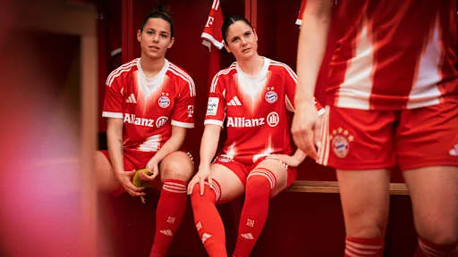 Camisa titular do Bayern de Munique 2025-2026 surpreende