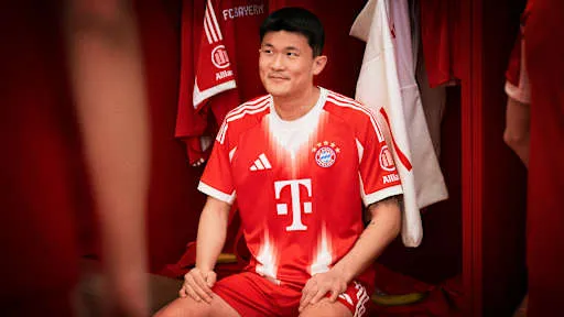 Camisa titular do Bayern de Munique 2025-2026 surpreende