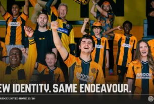 Camisa titular do Cambridge United 2025-2026 é revelada