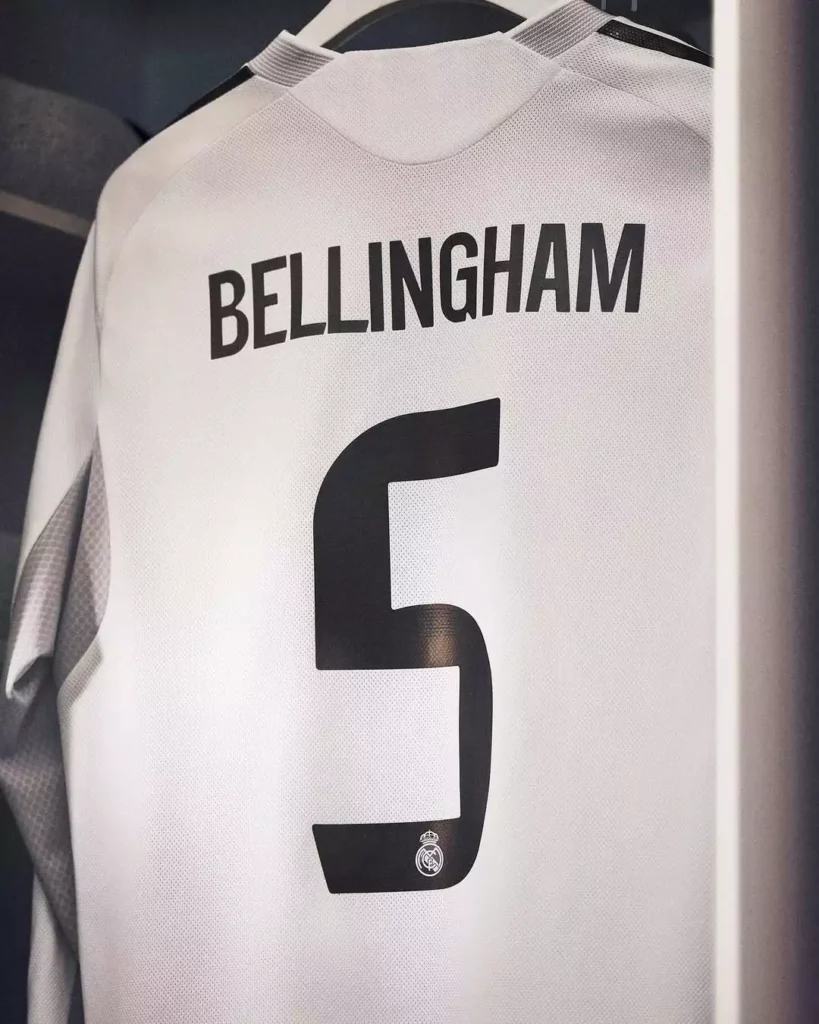 Camisa titular do Real Madrid 2025-2026 homenageia o Bernabéu
