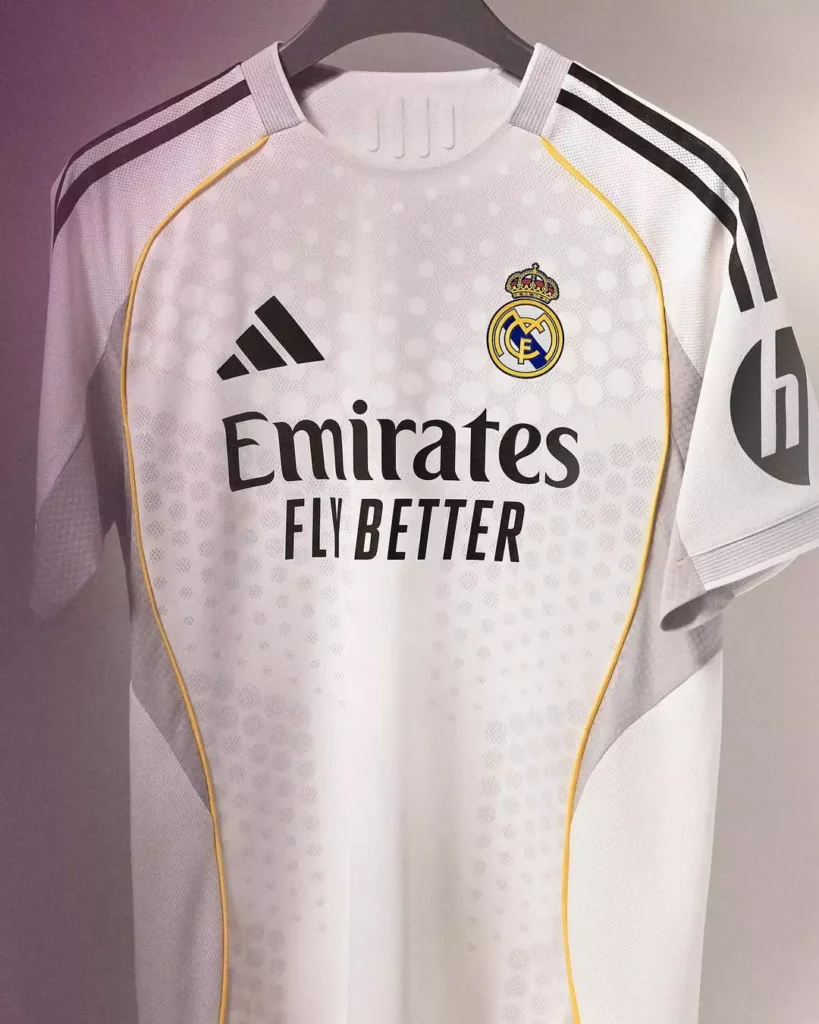 Camisa titular do Real Madrid 2025-2026 homenageia o Bernabéu