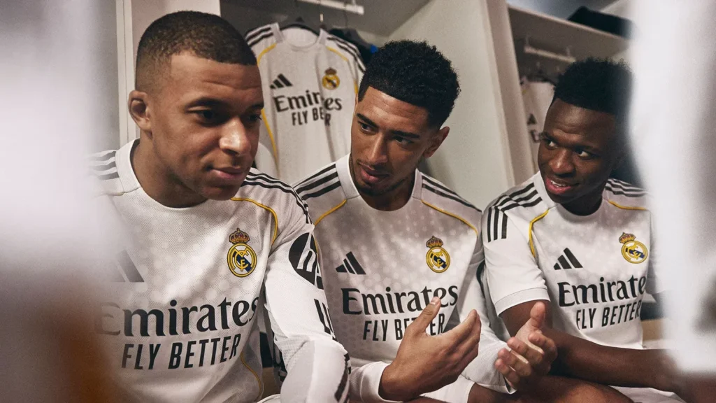 Camisa titular do Real Madrid 2025-2026 homenageia o Bernabéu