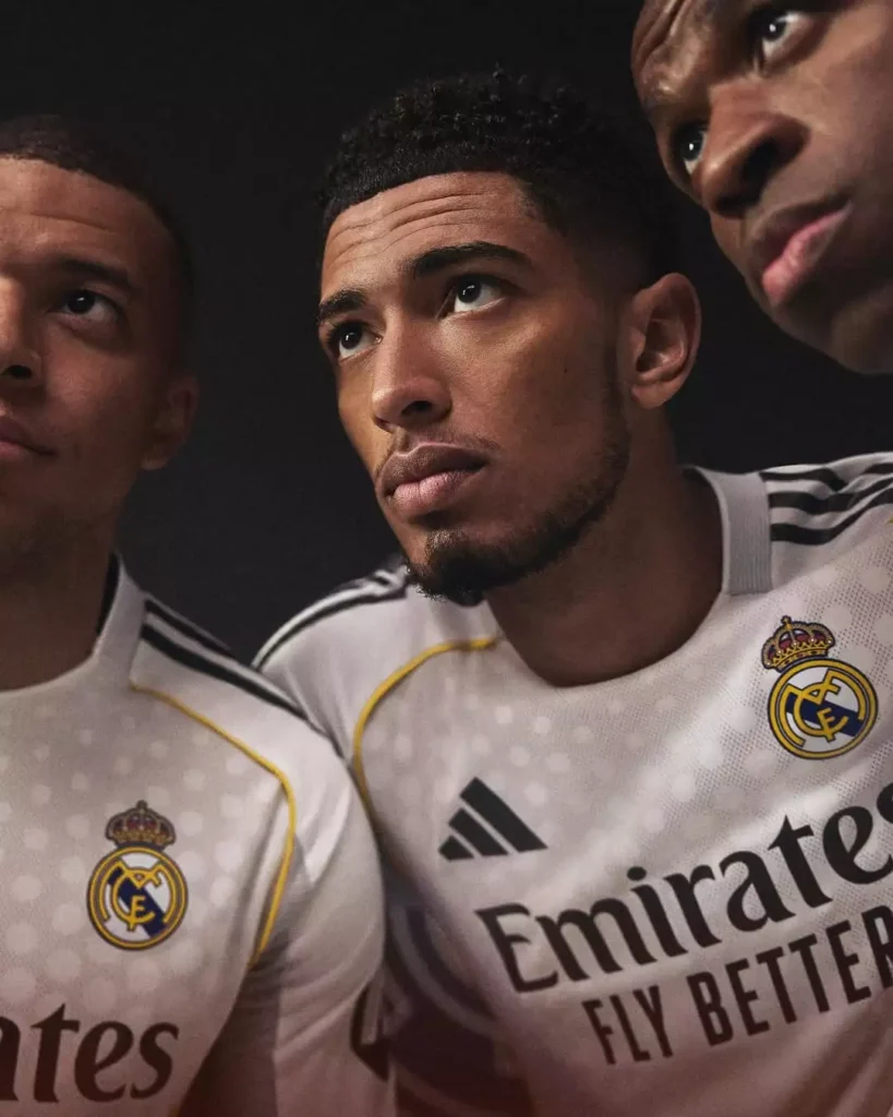 Camisa titular do Real Madrid 2025-2026 homenageia o Bernabéu