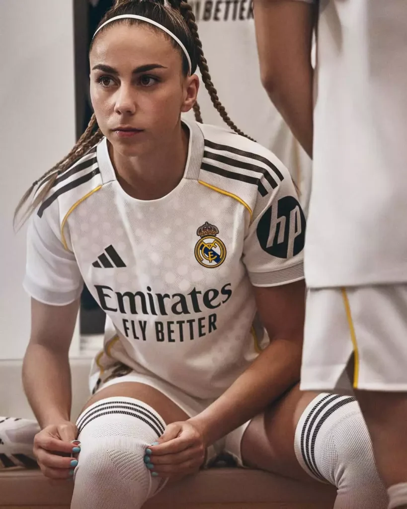 Camisa titular do Real Madrid 2025-2026 homenageia o Bernabéu