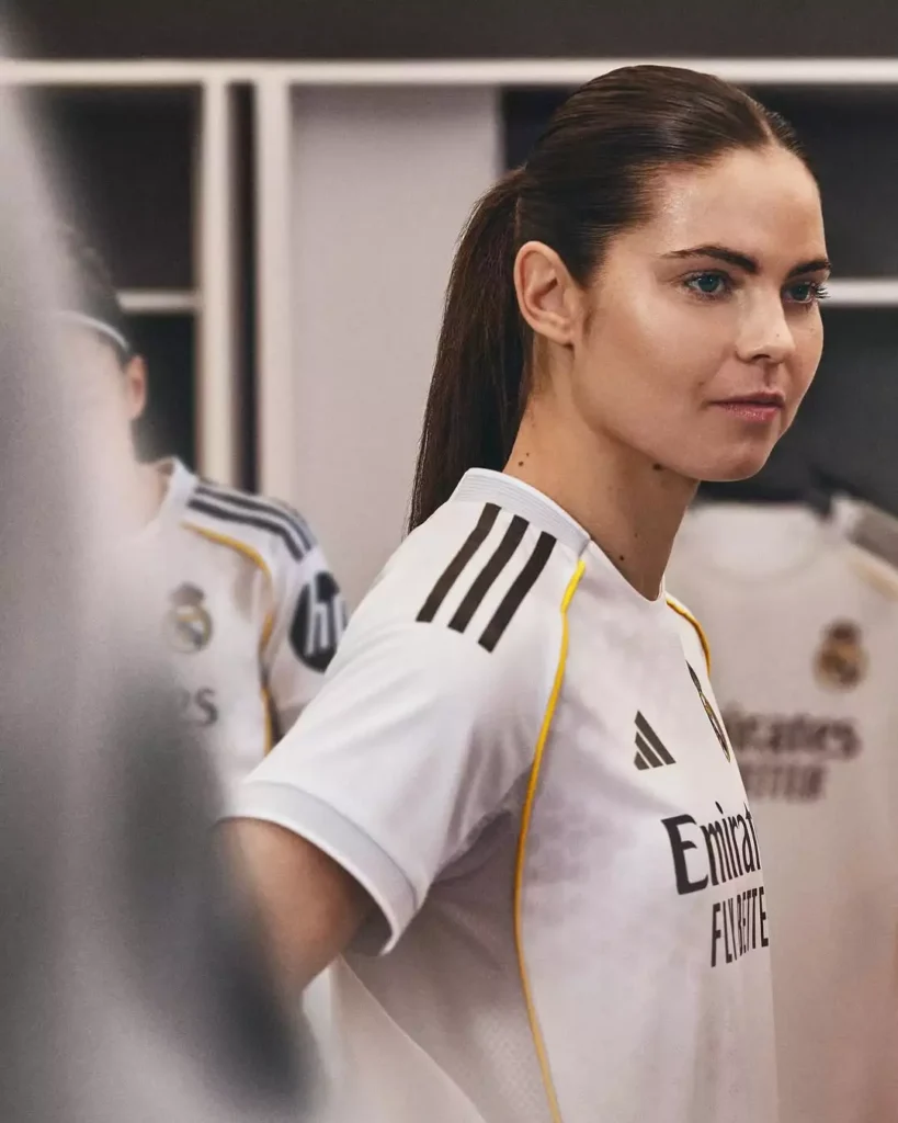 Camisa titular do Real Madrid 2025-2026 homenageia o Bernabéu