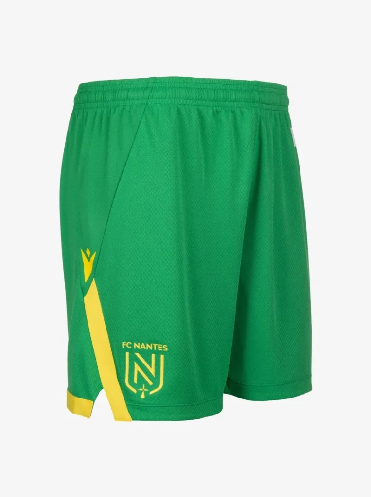 Camisa titular do FC Nantes 2025-2026 tem design retrô e verde
