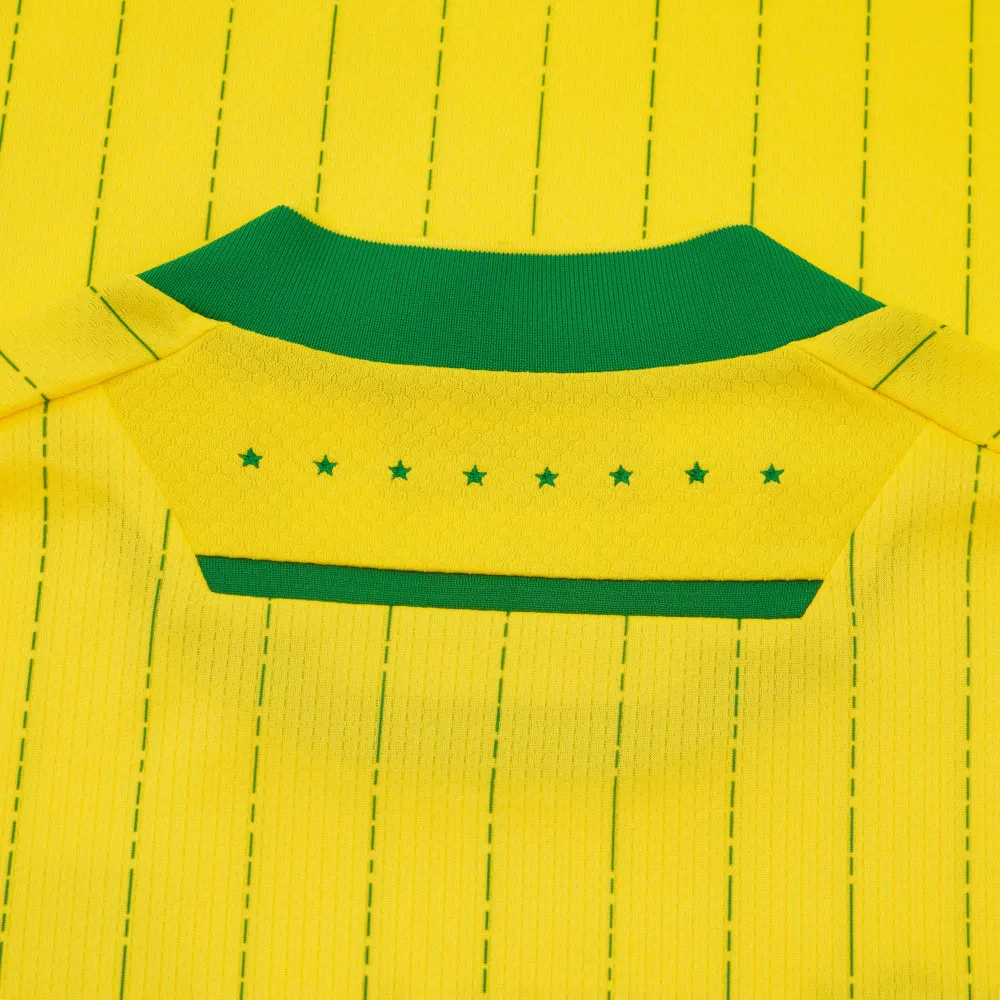 Camisa titular do FC Nantes 2025-2026 tem design retrô e verde