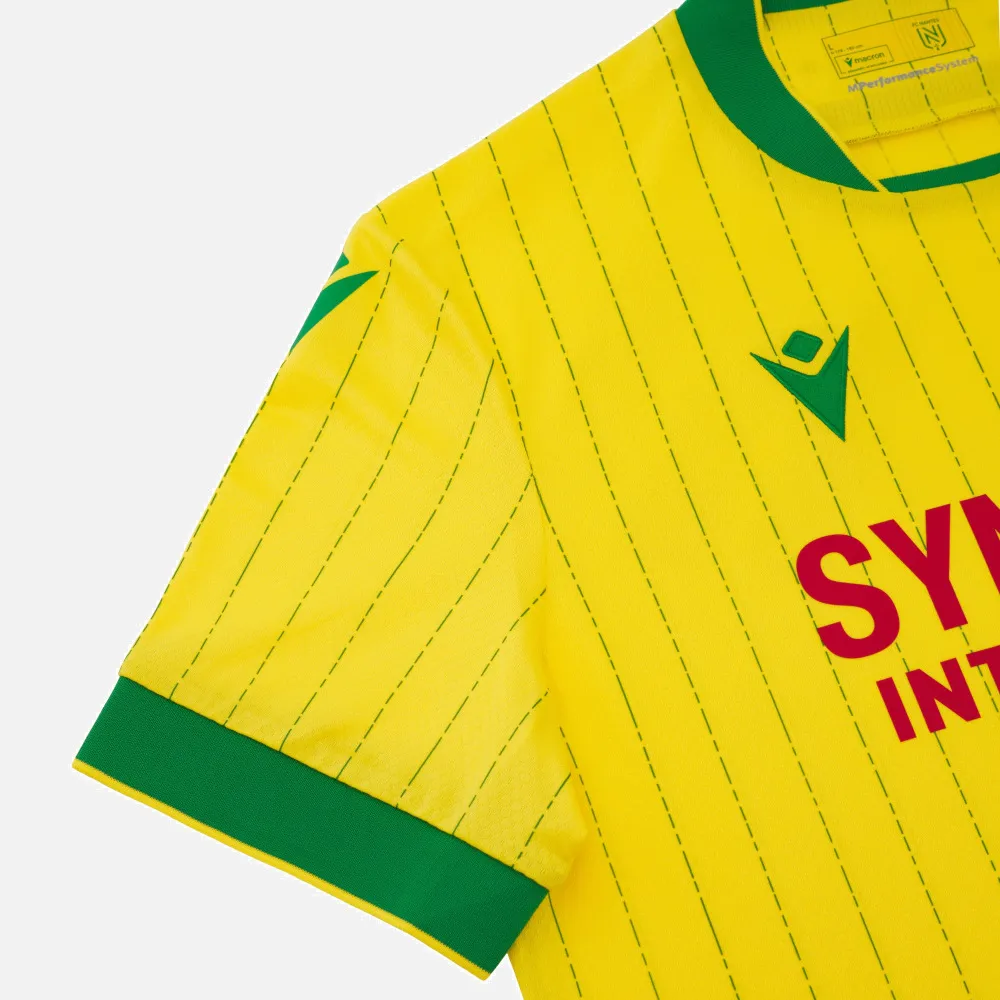Camisa titular do FC Nantes 2025-2026 tem design retrô e verde