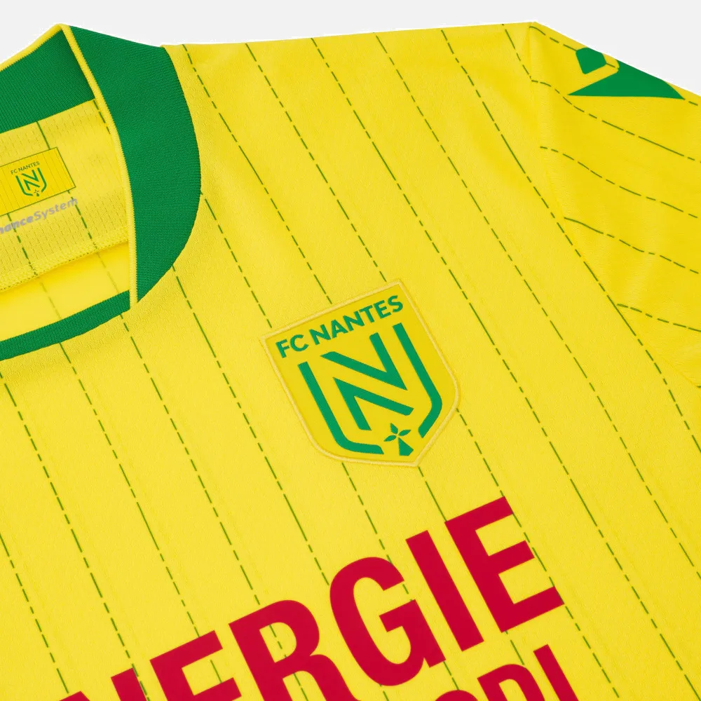 Camisa titular do FC Nantes 2025-2026 tem design retrô e verde