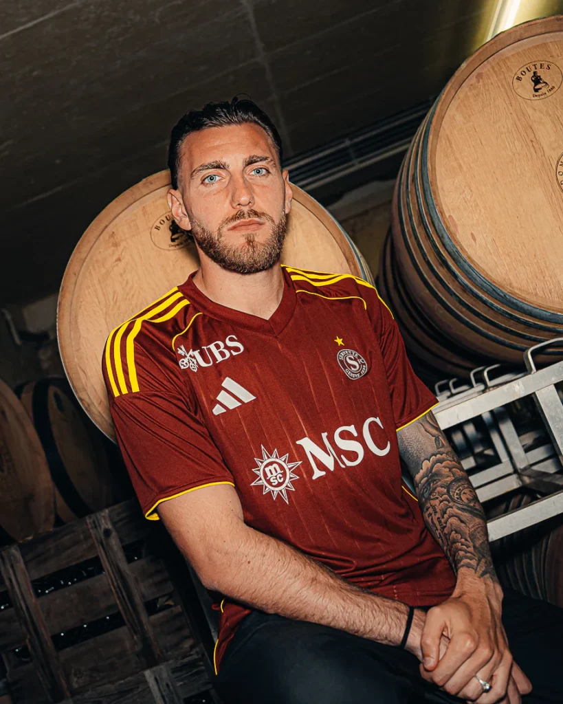 Camisa titular do Servette FC 2025-2026 é lançada pela Adidas