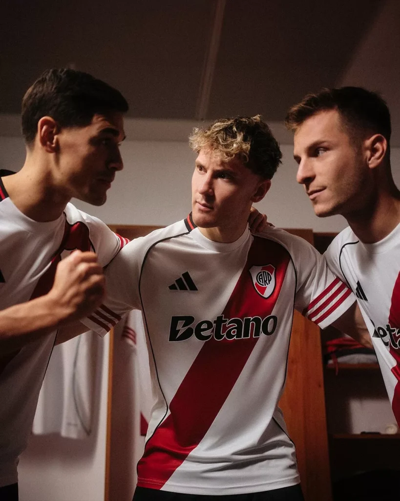 Camisas do River Plate 2025-2026 celebram tradição e inovação