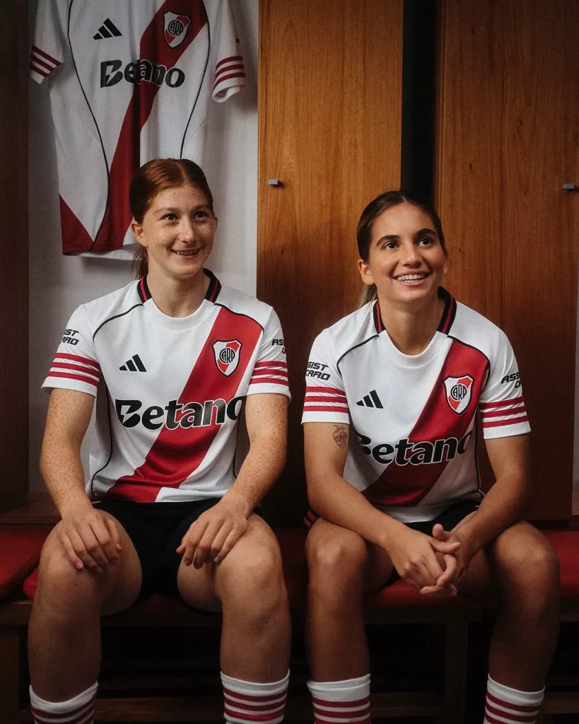 Camisas do River Plate 2025-2026 celebram tradição e inovação