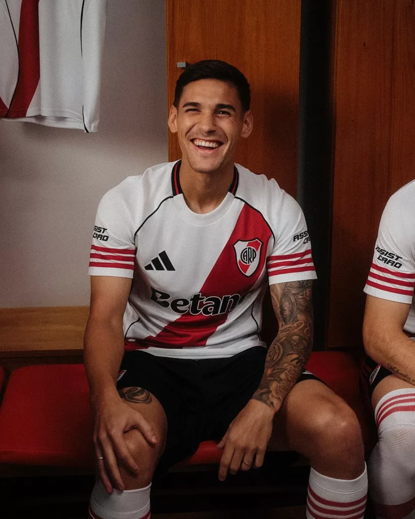 Camisas do River Plate 2025-2026 celebram tradição e inovação