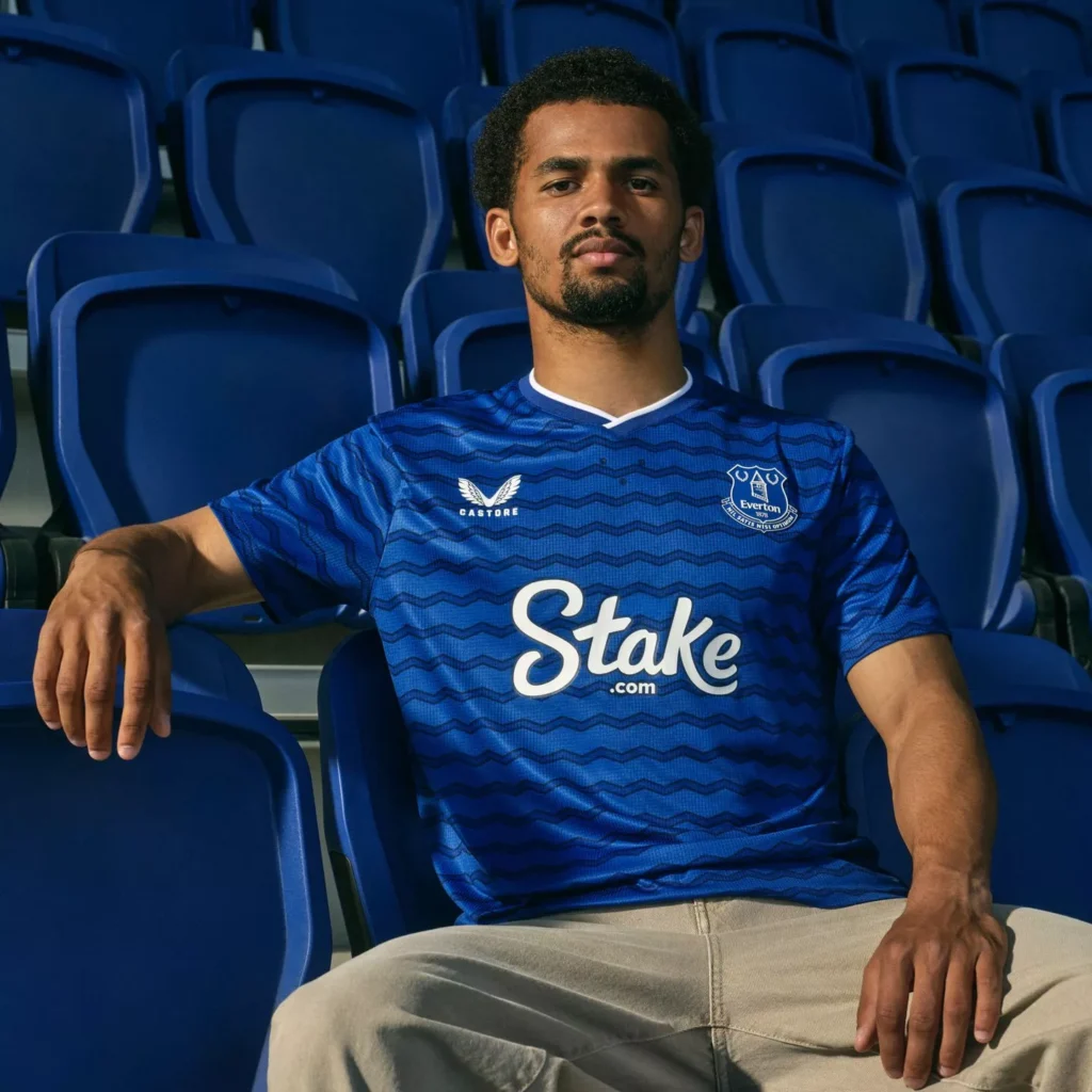 Everton FC lança nova camisa titular 2025-2026