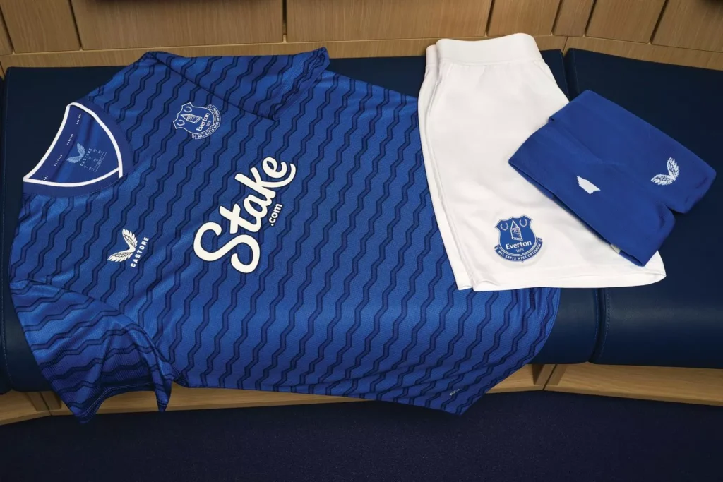 Everton FC lança nova camisa titular 2025-2026