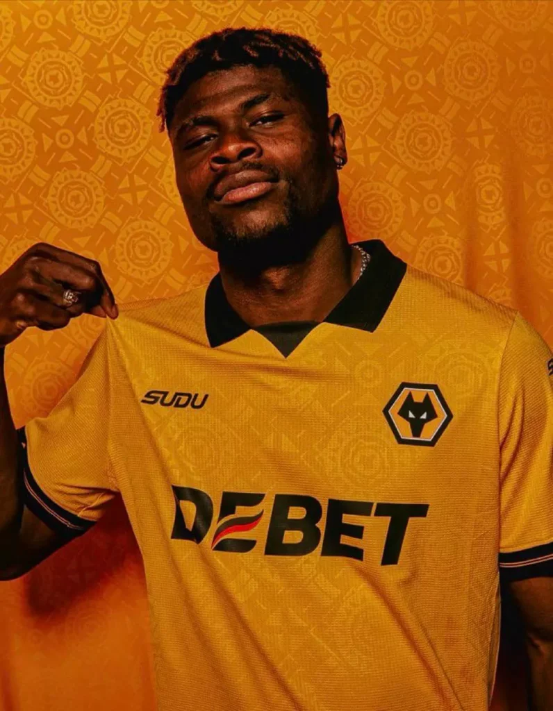 Nova camisa titular do Wolverhampton 2025-2026 homenageia os anos 70