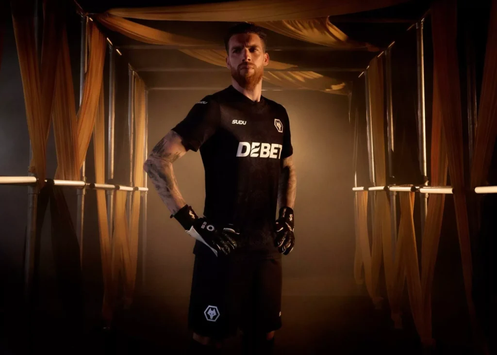 Nova camisa titular do Wolverhampton 2025-2026 homenageia os anos 70