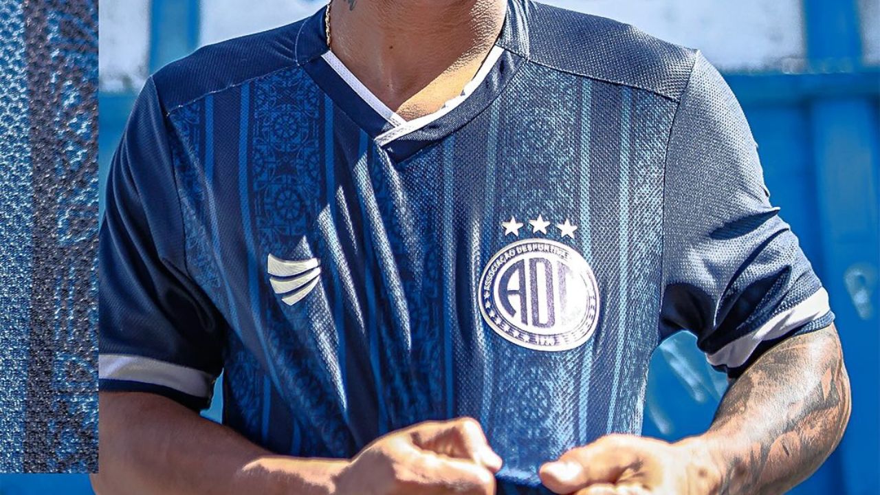 Terceira camisa do AD Confiança 2025 homenageia 70 anos do Sabino