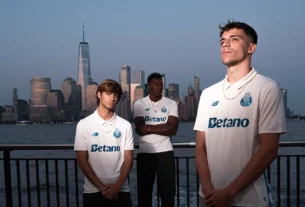 Terceira camisa do FC Porto 2025-2026 com brilho de diamantes