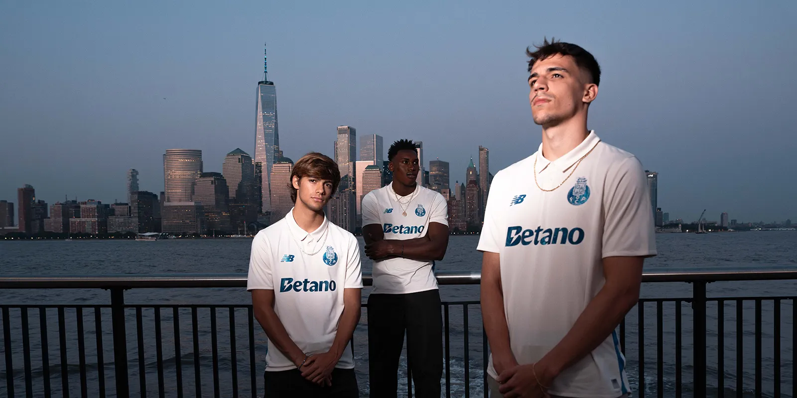 Terceira camisa do FC Porto 2025-2026 com brilho de diamantes