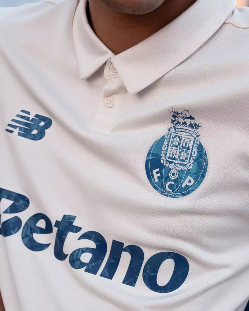 Terceira camisa do FC Porto 2025-2026 com brilho de diamantes